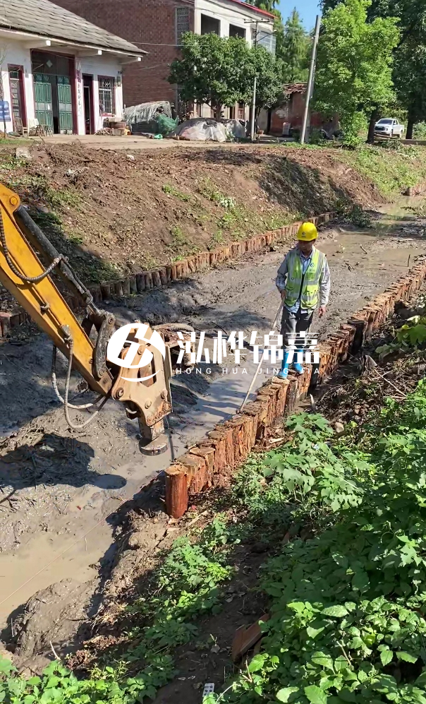 寧德河道清淤專業(yè)施工-挖掘機(jī)清理河底淤泥的深度如何控制？