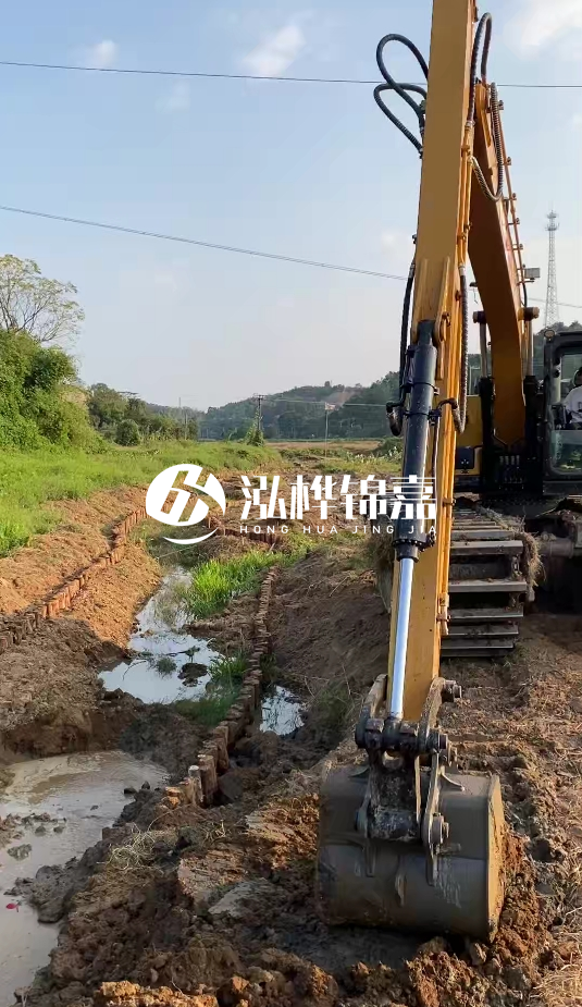 青島河道清淤專業(yè)施工-水挖機(jī)清淤適合哪些河道狀況？